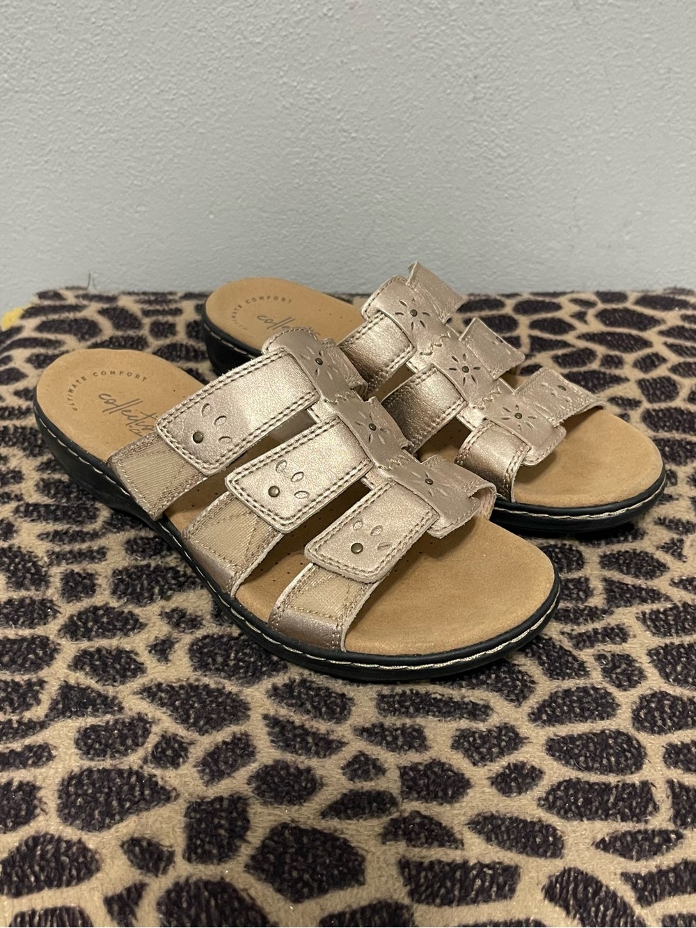 Clarks Collection Triple Strap Comfort Sandals Rose Gold Summer Womens 7N